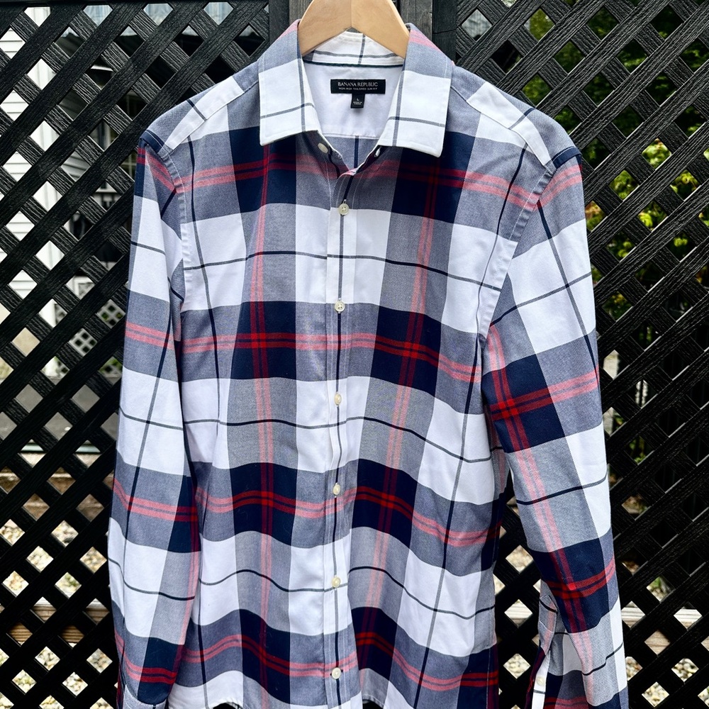 Men’s Banana Republic White, Blue and Red Casual Button Down Shirt
